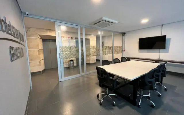 Hotel Sexta Avenida Inn