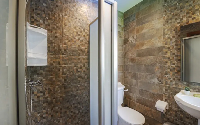 Summer Breeze Maisonette with Terrace by Getaways Malta