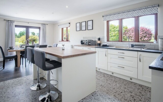 Springfield Lodge - 3 Bedroom Home - Princes Gate