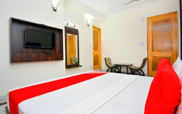 OYO Flagship 45681 Vivek Palace