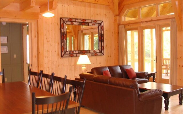 Port Cunnington Lodge & Resort