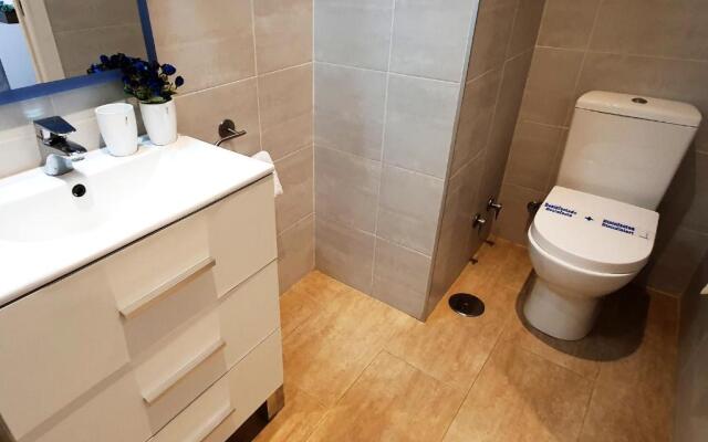 Skol 427 Spacious 1 Bedroom Apartment with Sea Views
