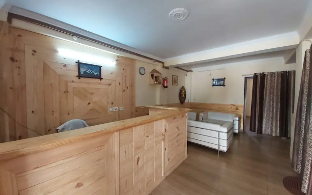 Hotel Lorent Manor by Goroomgo