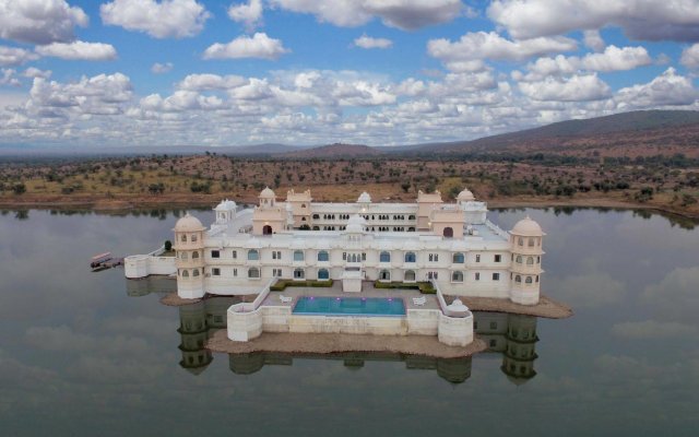 juSTa Lake Nahargarh Palace