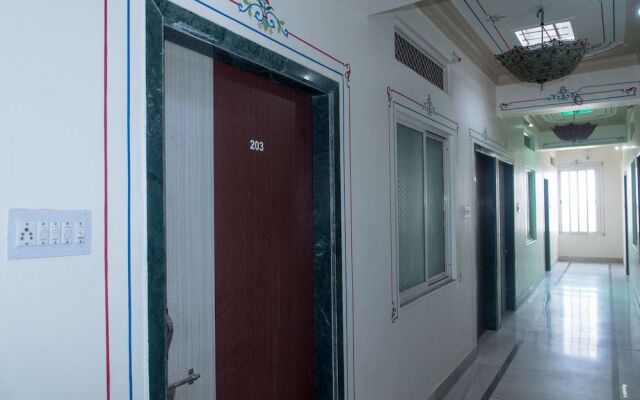 OYO 14838 Shree Jee Hotel