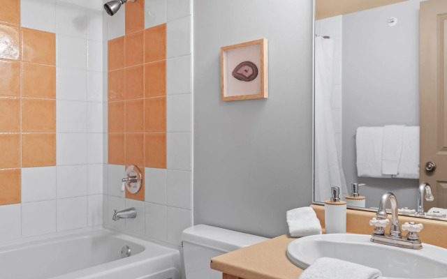 TOP FLOOR in Panorama Resort | TRUE Ski In/Out | Indoor Access to Pool & HotTubs