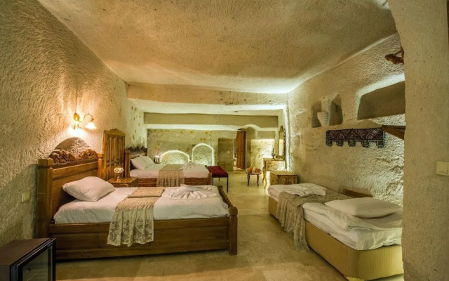 Charming Cave Hotel
