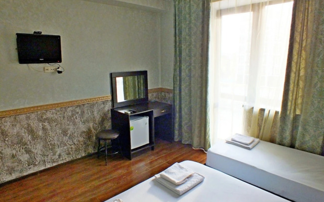 Отель «Леонидас»