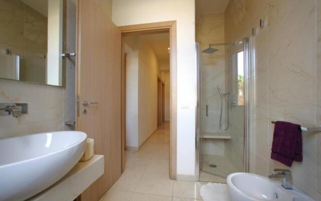 VILLA DELFINI 2-12 Pax