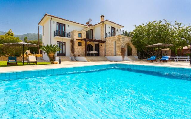 Villa Minoas Large Private Pool Walk to Beach Sea Views A C Wifi Eco-friendly - 2565