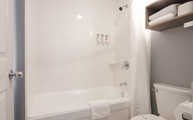 Gibsons Garden Hotel