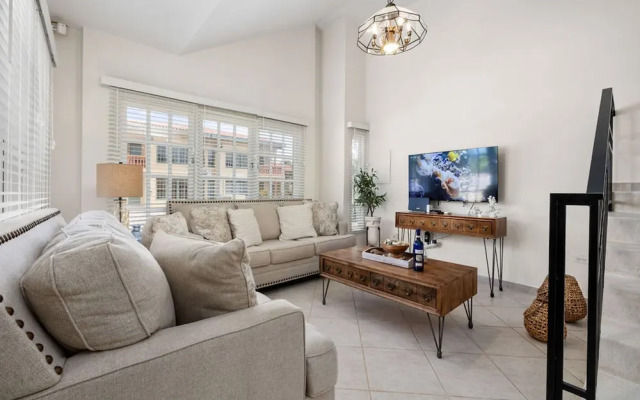 3BR Town Home in Gated Community Palm Beach