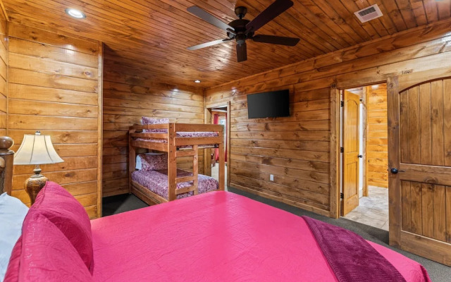 Breathtaking Views 10 Bedroom Cabin by Heavenly Views Resort