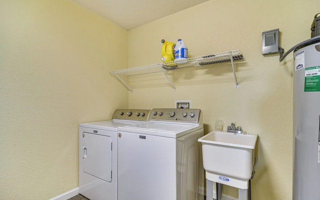 Tropical Tampa Home: Pets Welcome!