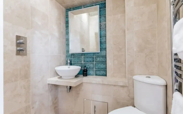 Central Townhouse With Garden Free Parking