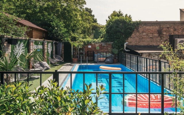 Swanky bed&breakfast