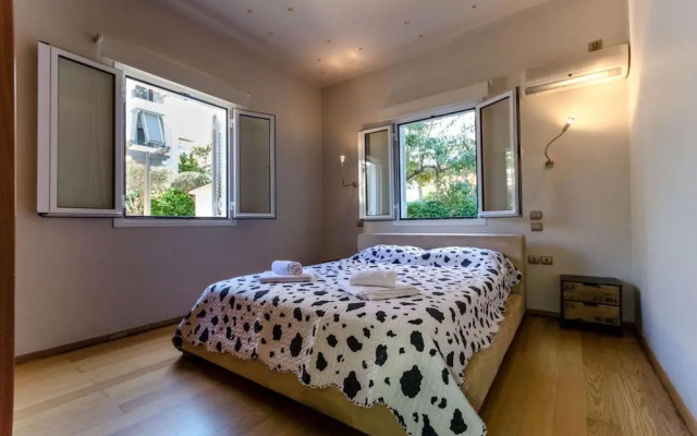 Aquarius - Glyfada Detached House