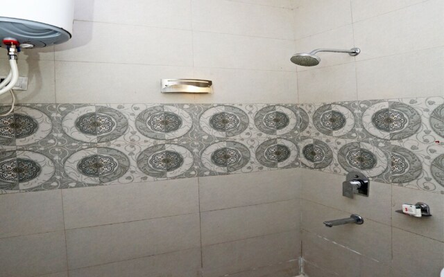 OYO 8637 Shivam Hotel