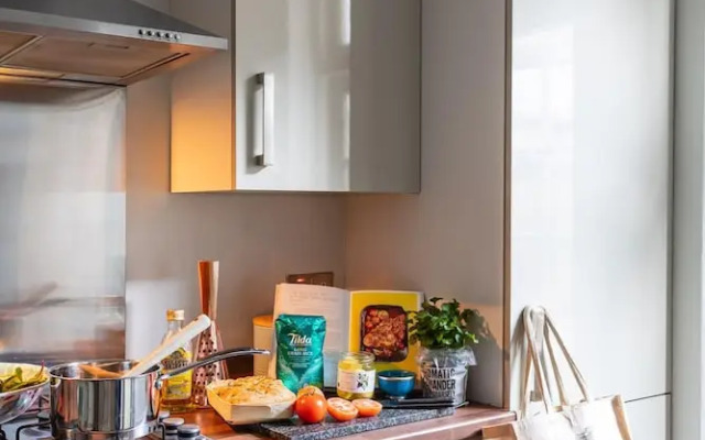 Dream Stays Bath - Trim Street Townhouse with Hot tub
