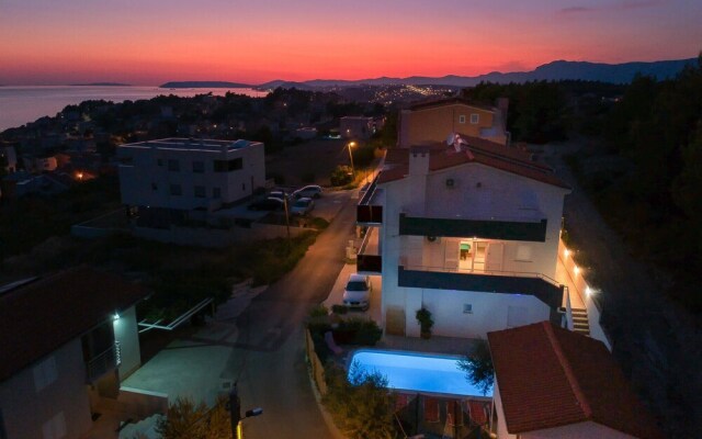 Nice Home in Podstrana With Wifi and 2 Bedrooms