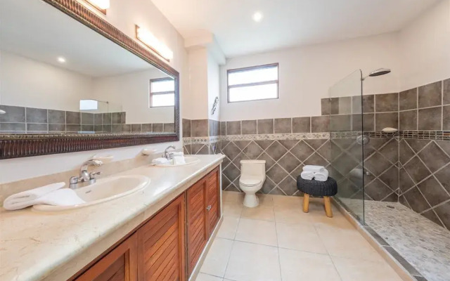 Magnificent and Spacious Poolside 3BR Condo