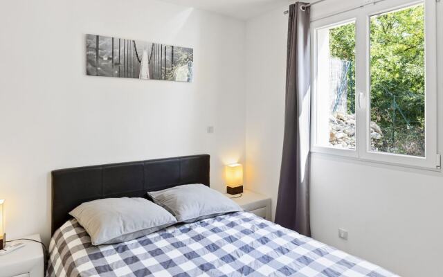 Detached house with private pool, 4 km from the medieval town of Brignoles