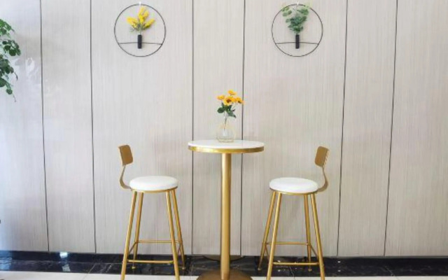 Qingman Light Luxury Hotel (Linping Qiosi Subway Station)