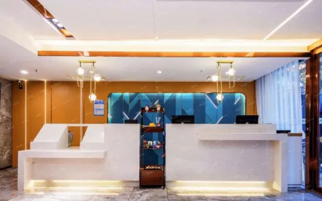 Yimi Apartment (Guangzhou 13 Hangyi De Road Subway Station)