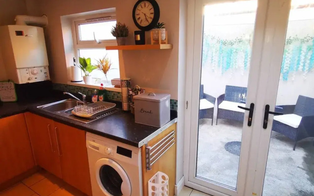 2BR Cozy Duplex in Belfast