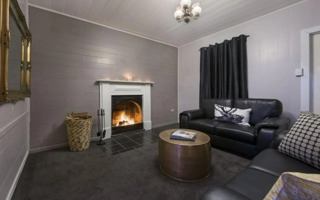 The Radford Couples Cottage Heart of Stanthorpe — 4-star hotel in Stanthorpe