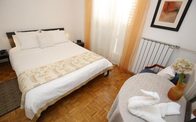 Prokonzul 2BR apartment in old town