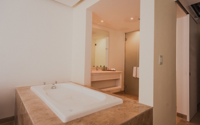 Antera Hotel & Residences