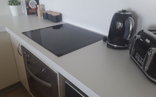 Sunshine Beach Luxe Apartment