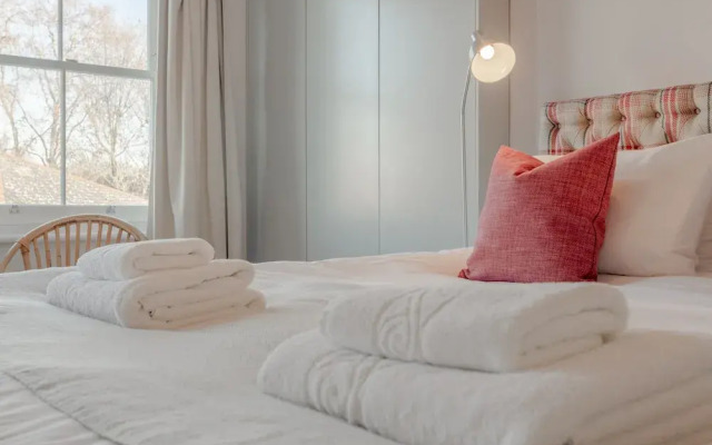 2 Bedroom Apartment Near Ladbroke Grove