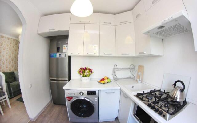 Назарбаева 45 уг Маметовой, ЗОЛОТОЙ КВАДРАТ ЦЕНТР Алматы 2х комн