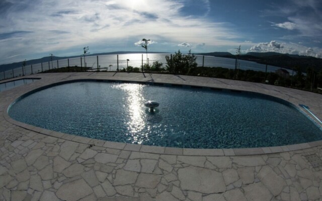 Modern Chalet With two Bathrooms, 19 km. From Crikvenica