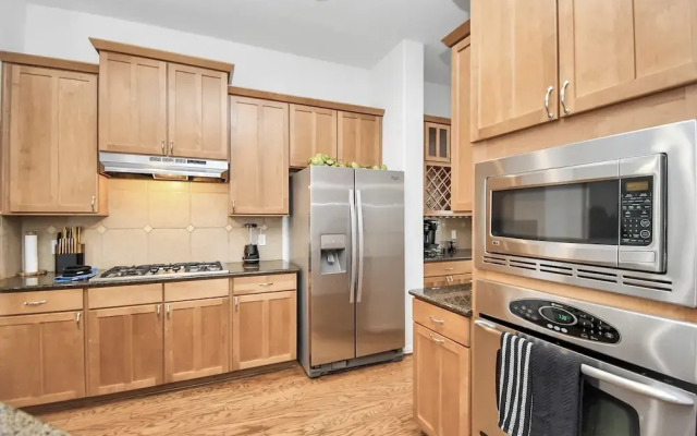 Lux Galleria Home-5BR Roof Deck