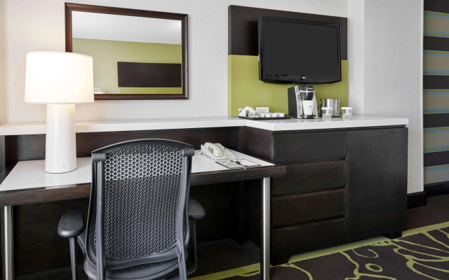 DoubleTree by Hilton Charlotte Gateway Village