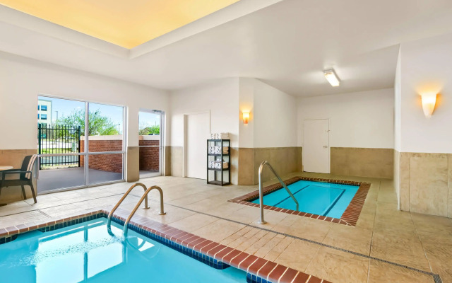 Comfort Suites Bentonville - Rogers