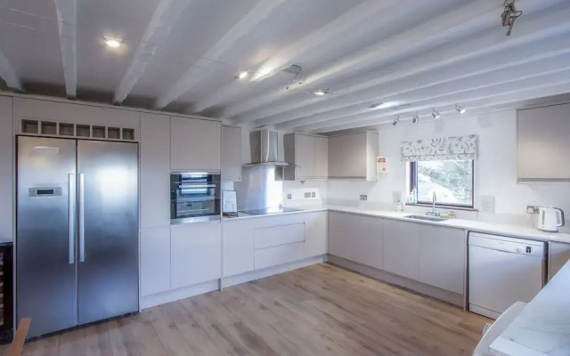 Stormy Castle - 6 Bedroom - Llangenith