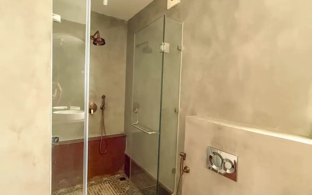 Modern 2BR w Pool Near Candolim and Coco Beach