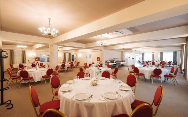 Areo Hotel & Restaurant