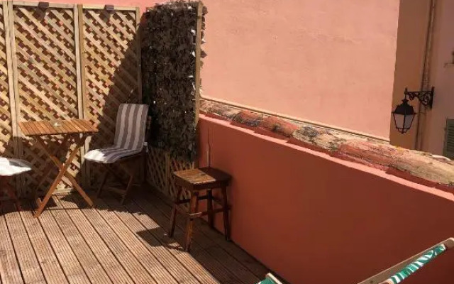 Studio terrasse Sanary centre ville rue piétonne