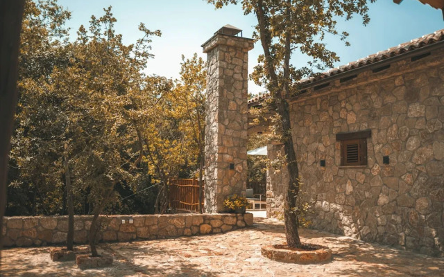 Carevic Resort & Villas