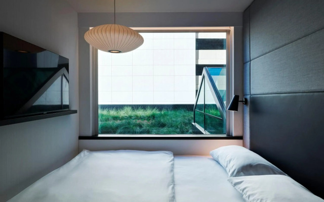 citizenM Los Angeles Downtown
