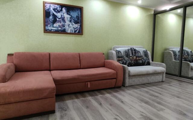 Апартаменты на Конституции СССР 10