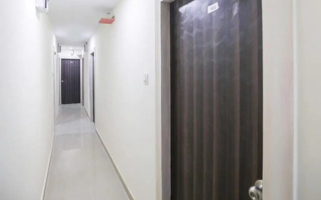 Red Velvet Siddhi Vinayak by OYO Rooms