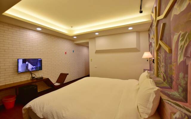 Ruocing Hot Spring Hotel