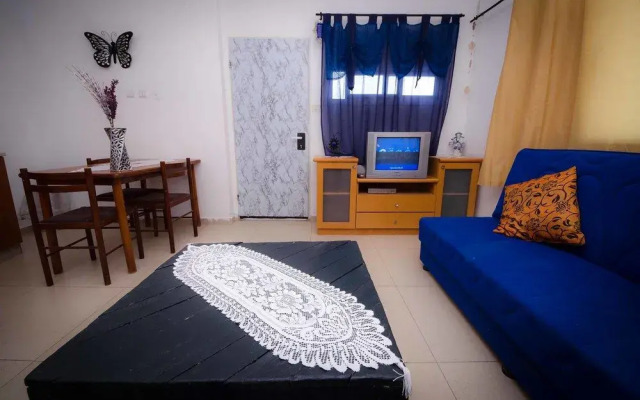 Zimmer Dora Dead Sea