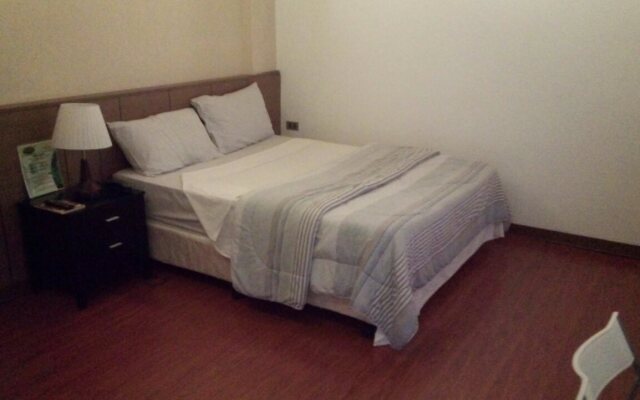 GraceHill EconoSuites Hotel